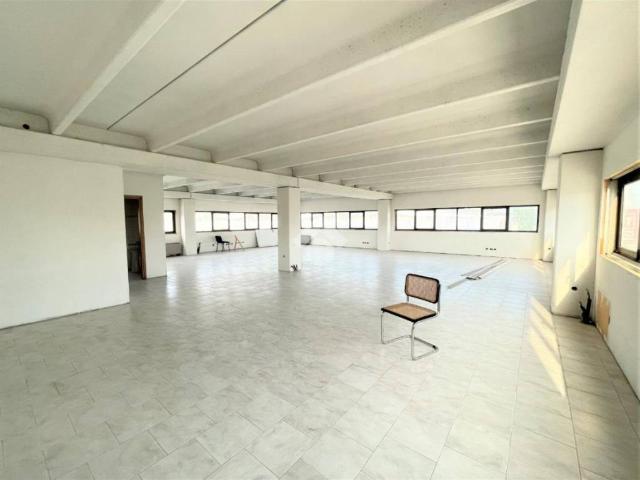 Locale Commerciale in affitto a Camin, Padova