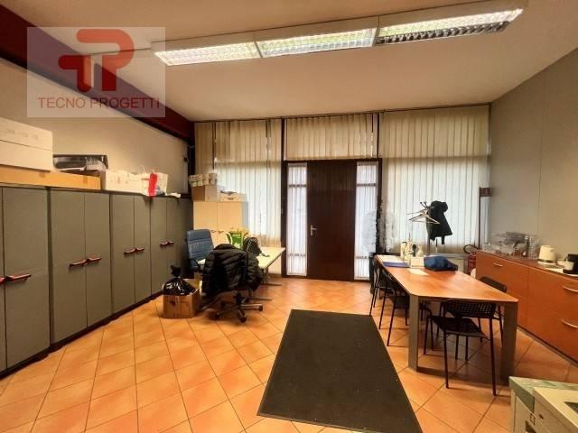 Locale Commerciale in affitto a Camin, Padova