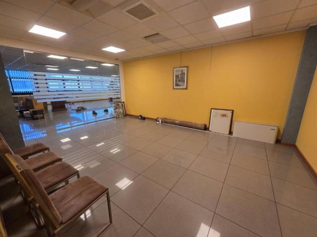 Locale Commerciale in affitto a Camin, Padova