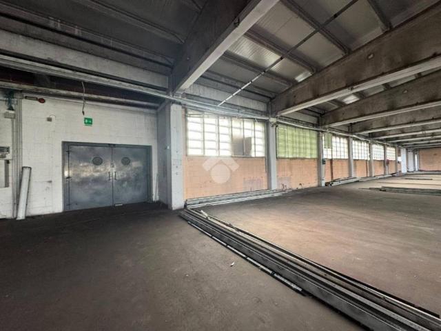 Locale Commerciale in affitto a Camin, Padova