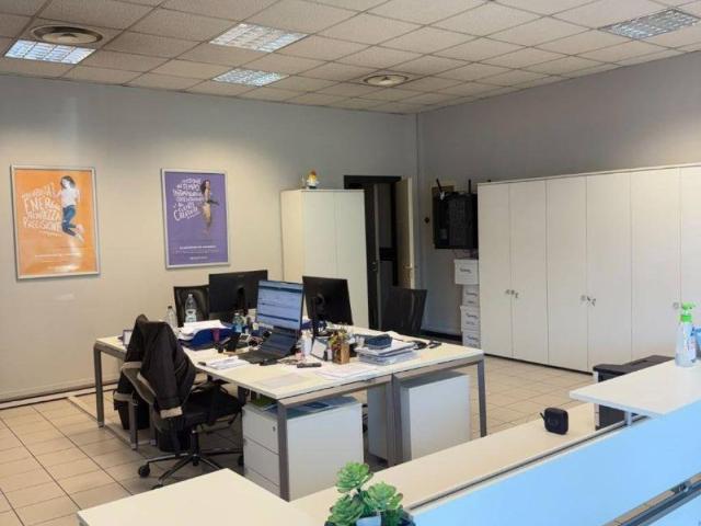 Locale Commerciale in affitto a Padova, San Gregorio di Camin