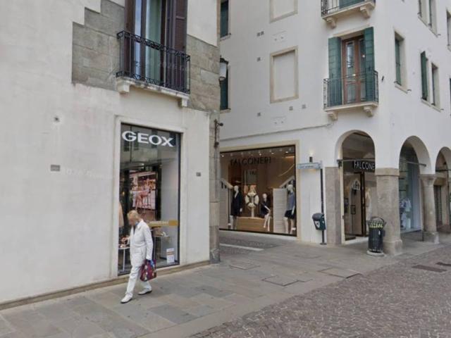 Locale Commerciale in affitto a San Giuseppe, Padova