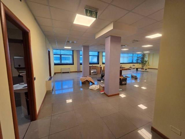 Locale Commerciale in affitto a Camin, Padova
