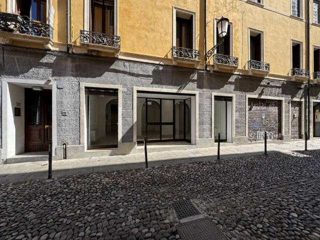 Locale Commerciale in affitto a San Giuseppe, Padova