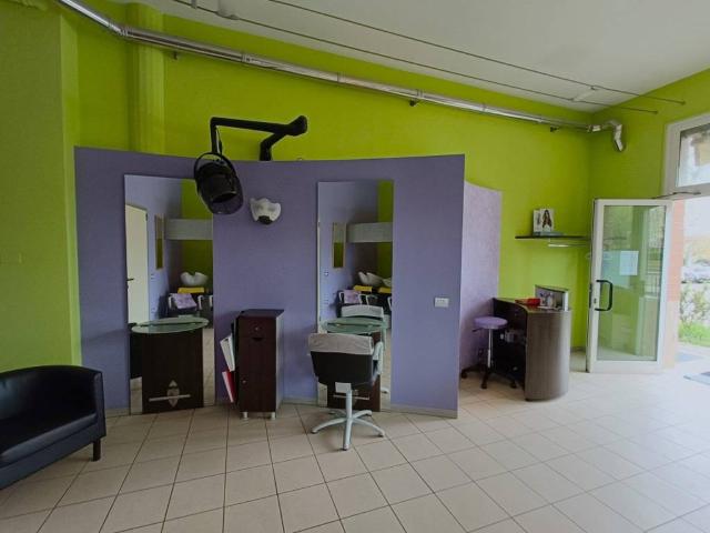 Locale Commerciale in affitto a Padova, Veneto