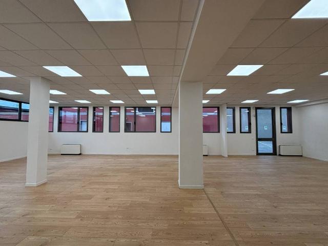 Locale Commerciale in affitto a Padova, Veneto