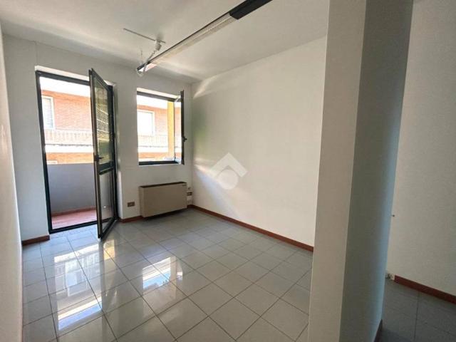 Locale Commerciale in affitto a Padova, Veneto