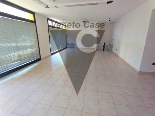 Locale Commerciale in affitto a Padova, Camin