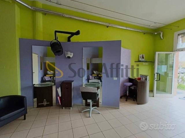 Locale Commerciale in affitto a Padova, Veneto