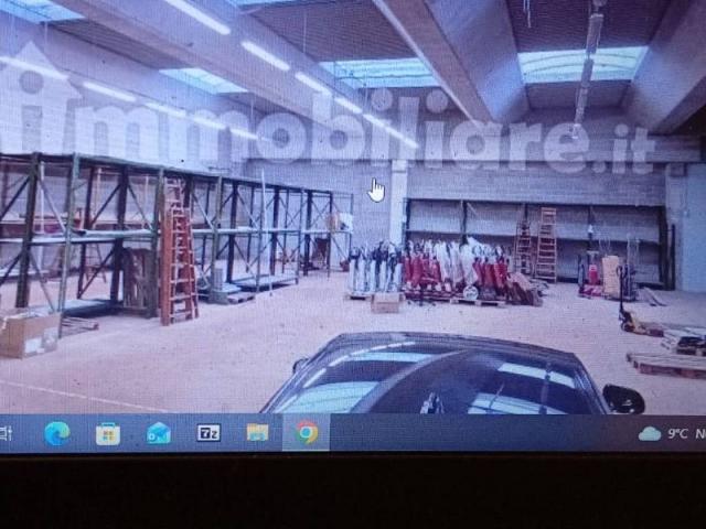 Locale Commerciale in affitto a Camin, Padova