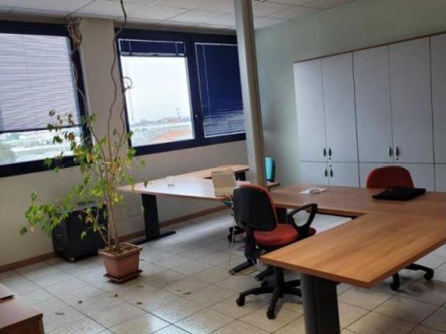 Locale Commerciale in affitto a Camin, Padova