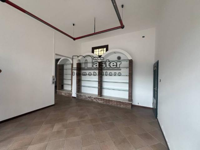Locale Commerciale in affitto a Paese, Veneto