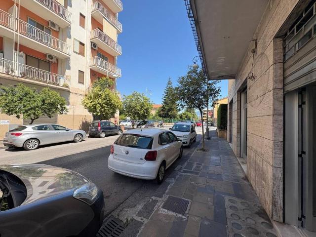 Locale Commerciale in affitto a Pagani, Campania