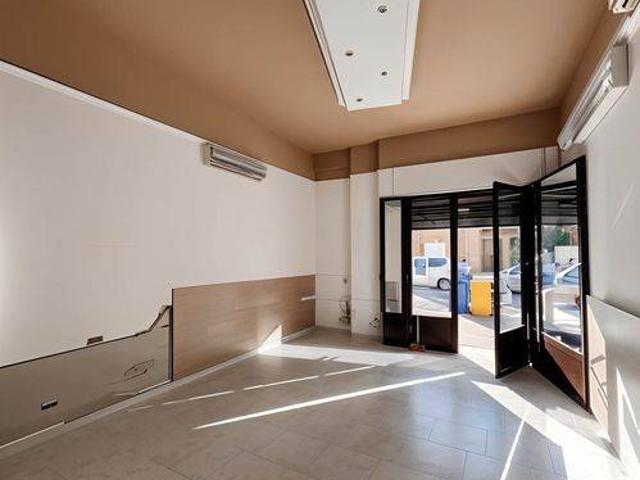 Locale Commerciale in affitto a Puglia, Taranto