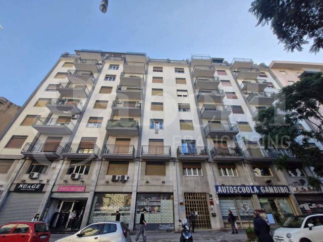 Locale Commerciale in affitto a I Circoscrizione, Palermo