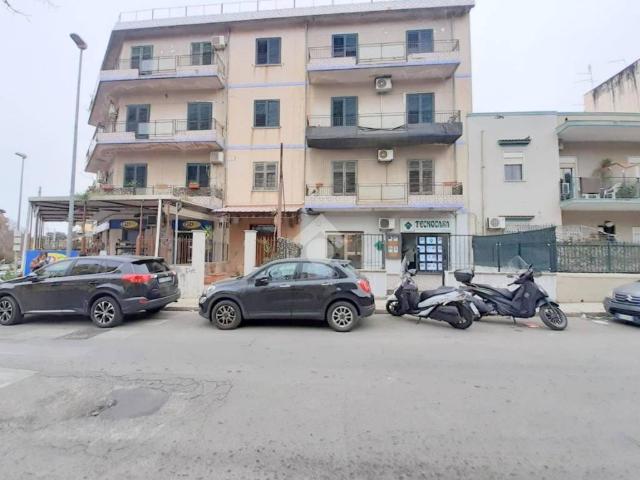 Locale Commerciale in affitto a V Circoscrizione, Palermo