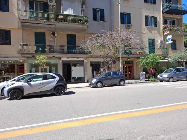 Locale Commerciale in affitto a VIII Circoscrizione, Palermo