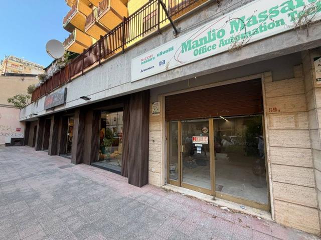 Locale Commerciale in affitto a VIII Circoscrizione, Palermo
