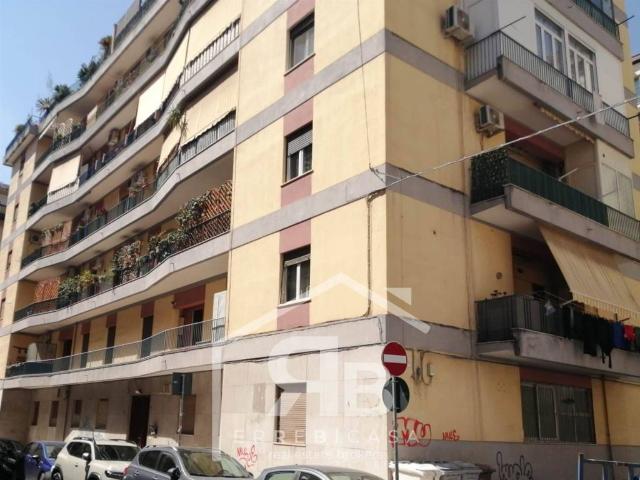 Locale Commerciale in affitto a VIII Circoscrizione, Palermo