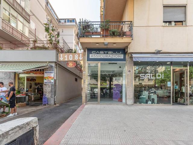 Locale Commerciale in affitto a VIII Circoscrizione, Palermo