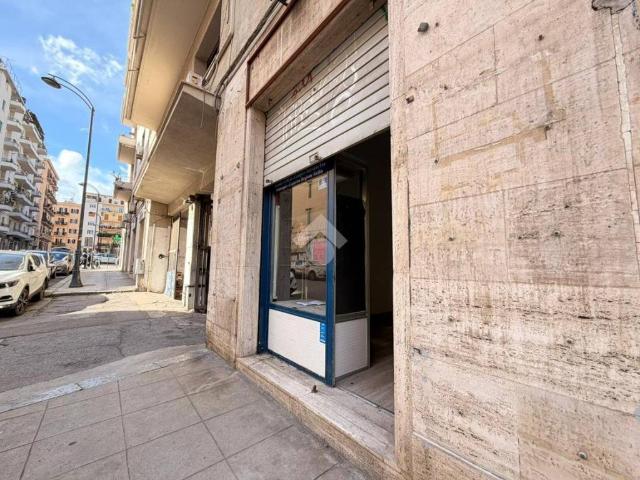 Locale Commerciale in affitto a VIII Circoscrizione, Palermo