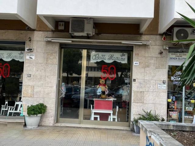 Locale Commerciale in affitto a VI Circoscrizione, Palermo