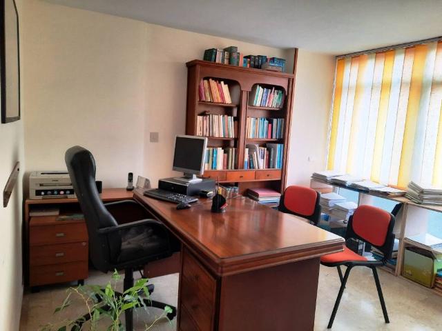 Locale Commerciale in affitto a VIII Circoscrizione, Palermo