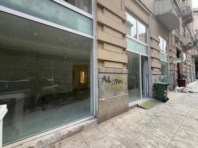 Locale Commerciale in affitto a Kalsa, Palermo
