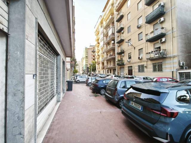 Locale Commerciale in affitto a VIII Circoscrizione, Palermo