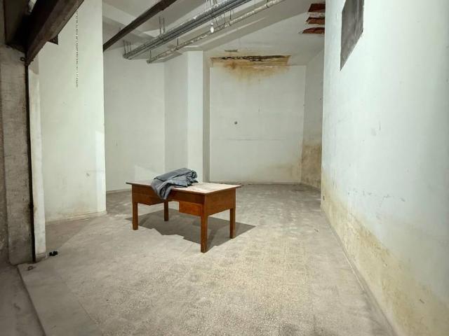 Locale Commerciale in affitto a IV Circoscrizione, Palermo