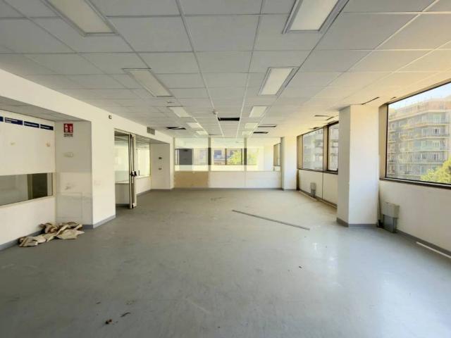 Locale Commerciale in affitto a VIII Circoscrizione, Palermo