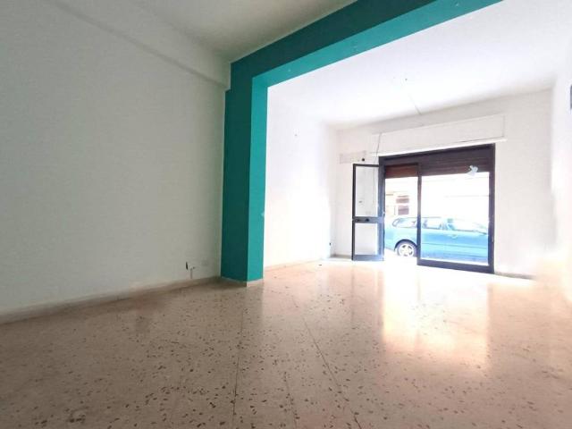 Locale Commerciale in affitto a VIII Circoscrizione, Palermo