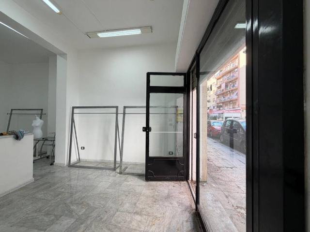 Locale Commerciale in affitto a VIII Circoscrizione, Palermo