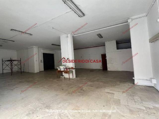 Locale Commerciale in affitto a V Circoscrizione, Palermo