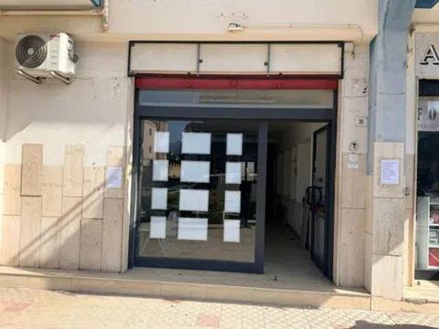Locale Commerciale in affitto a II Circoscrizione, Palermo