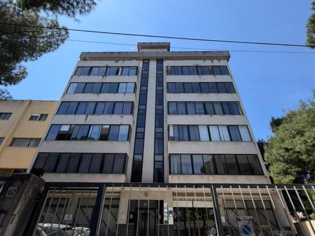 Locale Commerciale in affitto a VI Circoscrizione, Palermo