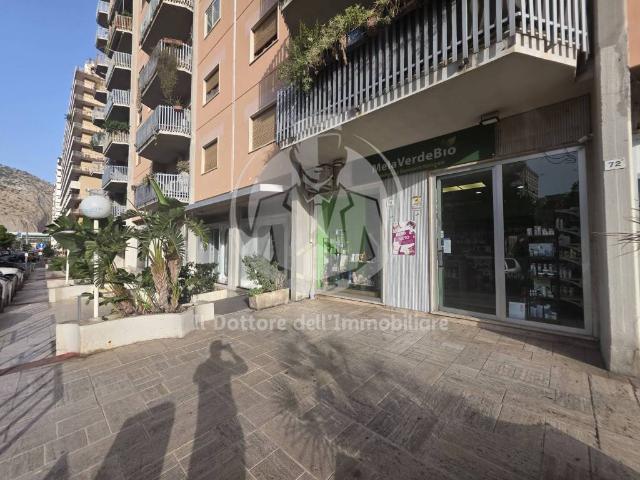 Locale Commerciale in affitto a VI Circoscrizione, Palermo