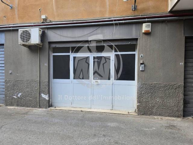 Locale Commerciale in affitto a VI Circoscrizione, Palermo