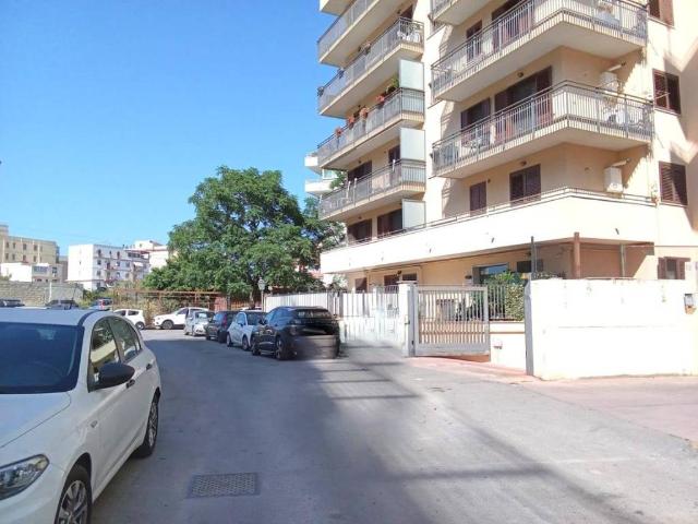 Locale Commerciale in affitto a VII Circoscrizione, Palermo