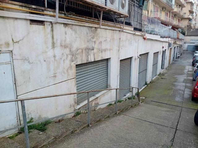 Locale Commerciale in affitto a VIII Circoscrizione, Palermo