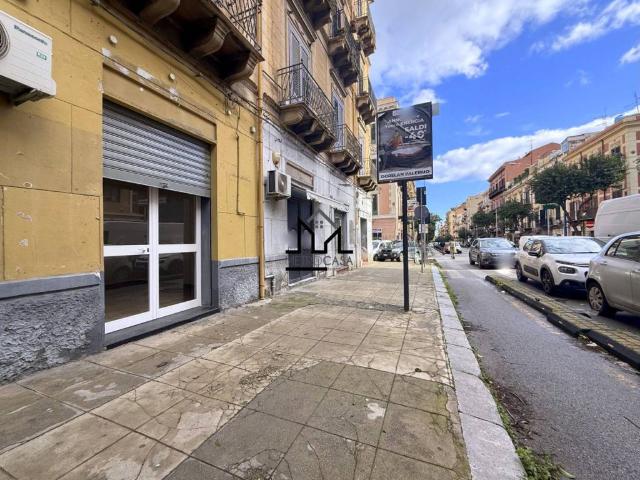Locale Commerciale in affitto a V Circoscrizione, Palermo