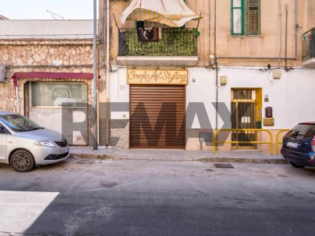 Locale Commerciale in affitto a III Circoscrizione, Palermo