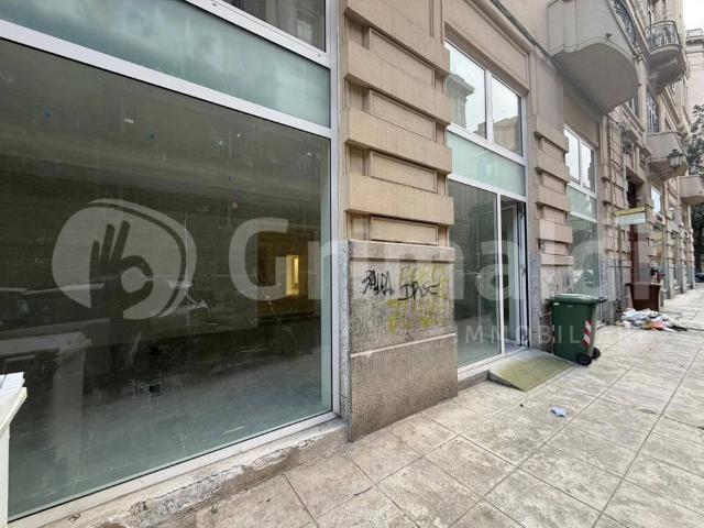Locale Commerciale in affitto a I Circoscrizione, Palermo
