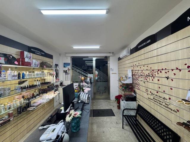 Locale Commerciale in affitto a V Circoscrizione, Palermo