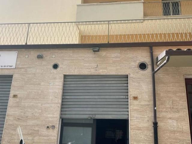 Locale Commerciale in affitto a III Circoscrizione, Palermo