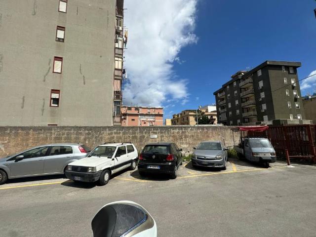 Locale Commerciale in affitto a IV Circoscrizione, Palermo