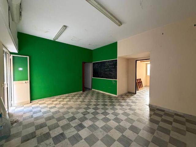 Locale Commerciale in affitto a VIII Circoscrizione, Palermo