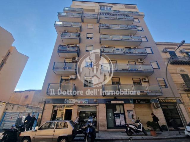 Locale Commerciale in affitto a IV Circoscrizione, Palermo