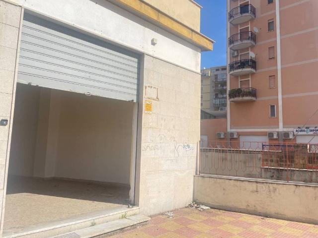 Locale Commerciale in affitto a V Circoscrizione, Palermo