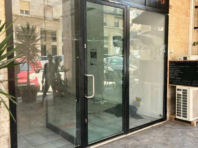 Locale Commerciale in affitto a VIII Circoscrizione, Palermo